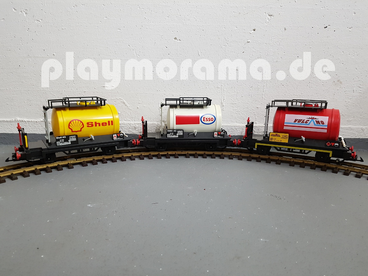 Alle Kesselwagen-Typen von Playmobil - der gelbe Kesselwagen der Shell AG, der weiße Tankwaggon der Esso AG und der rote Tankwagen von Vulcano