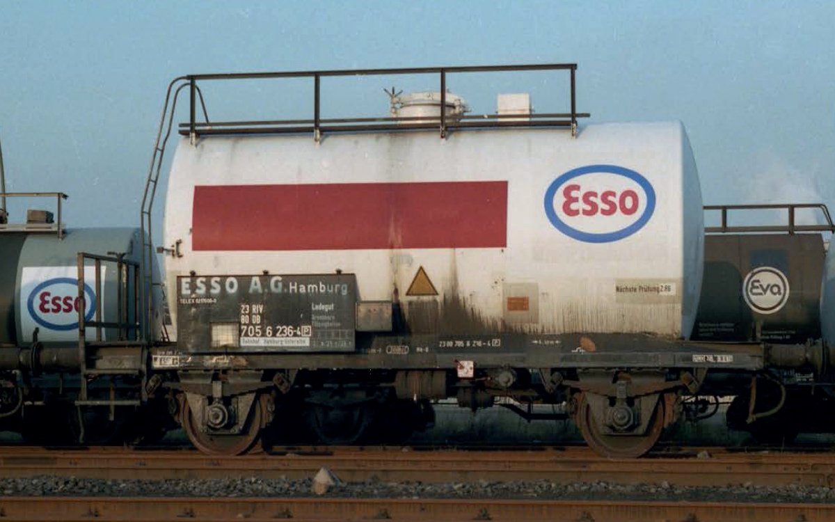 Der Zweiachsinge Kesselwagen der Esso AG in Hamburg - Vorlage für den Kesselwagen von Playmobil