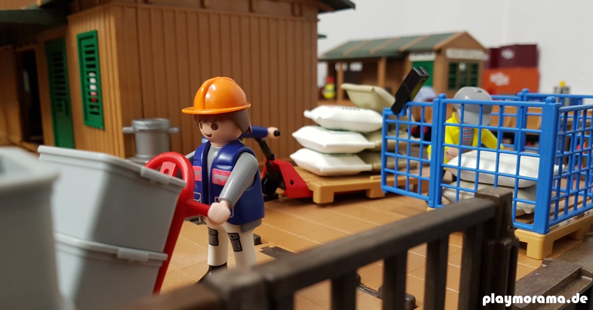 Die Playmobil-Lagerarbeiter sorgen für einen reibungslosen Ablauf