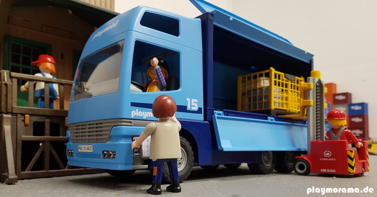 Ein weiterer Playmobil LKW 6437 wird entladen