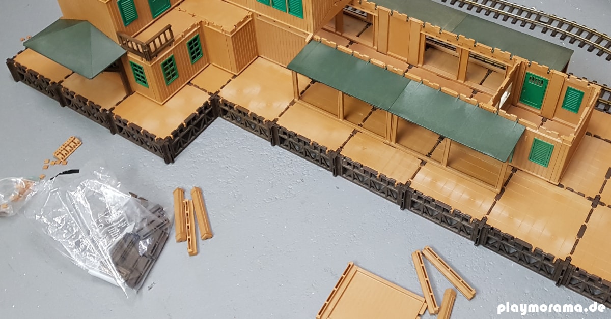 Der Rohbau des Playmobil Güterbahnhofs ist fertig