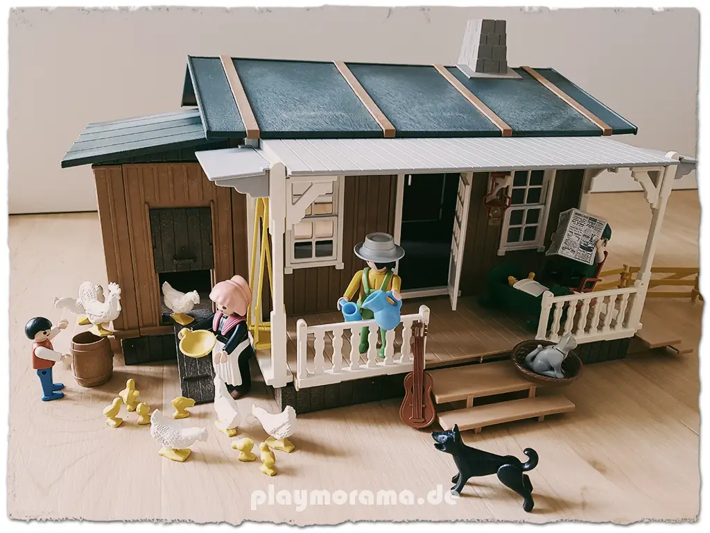 Das Playmobil Western Farm Haus 3769 ist aufgebaut und mit Figuren bestückt.