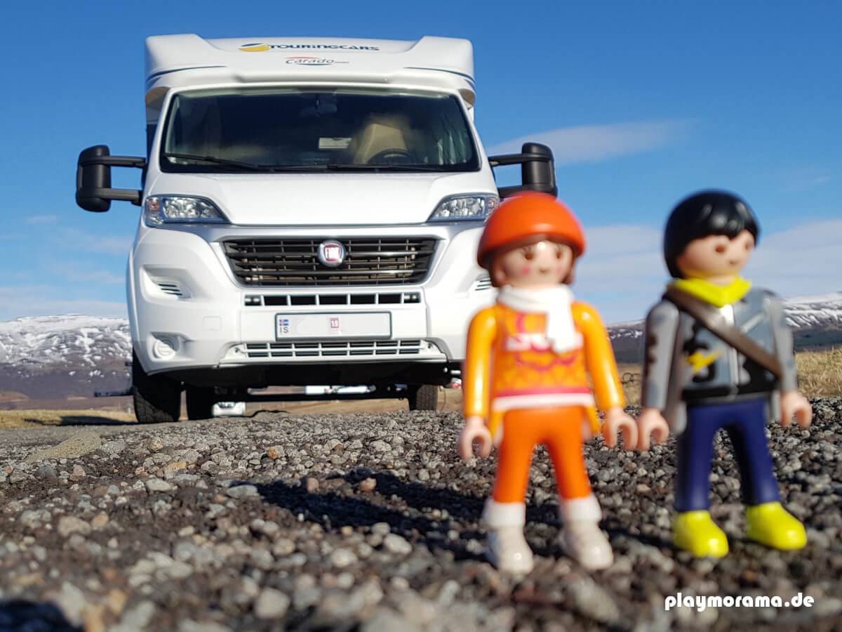 Playmobil Figuren in Island machen Urlaub mit dem Wohnmobil