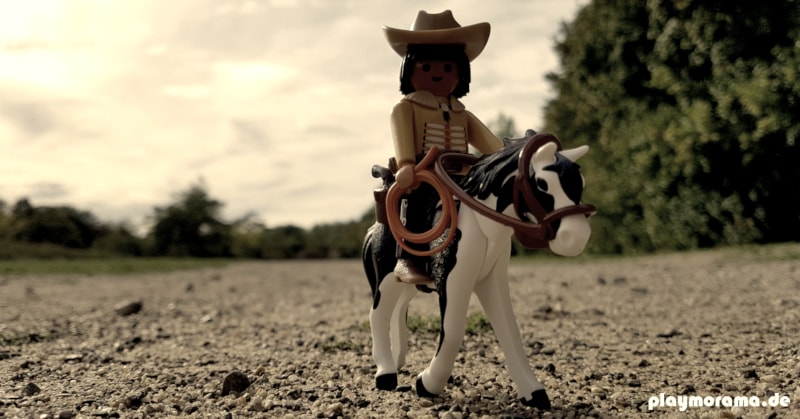 Der junge Playmobil Cherokee Indianer reitet Richtung Colorado Springs.