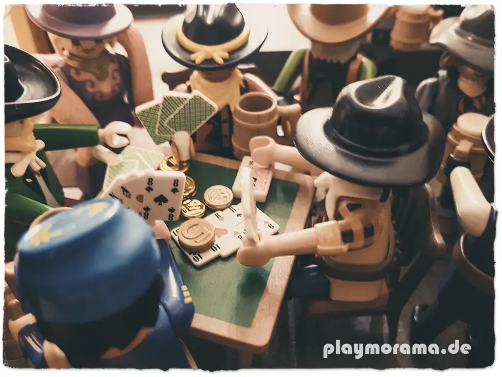 Playmobil Cowboys bei Poker Spielen im Saloon