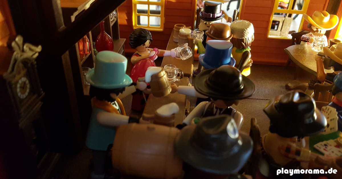 Cowboys im Saloon "Golden Nugget" an der Bar