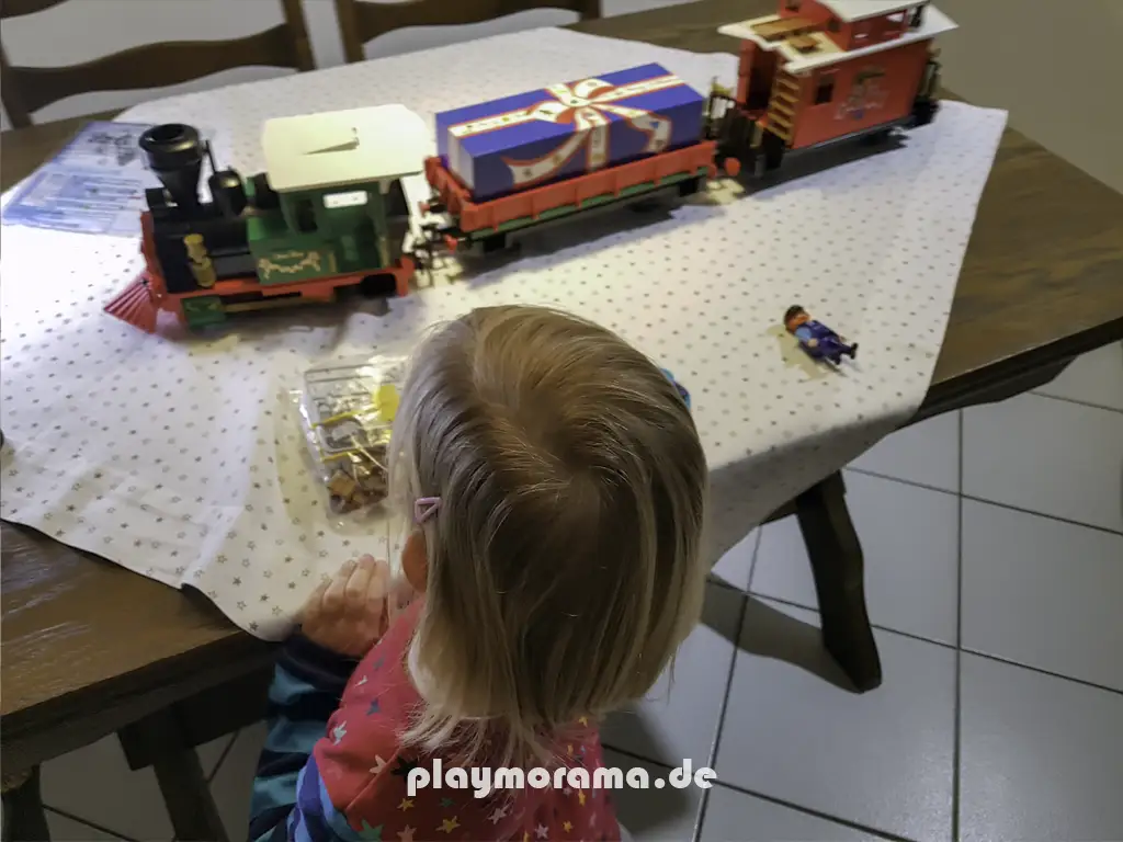 Kurz vor Weihnachten haben wir das Playmobil-Set 4035 ausgepackt und aufgebaut.