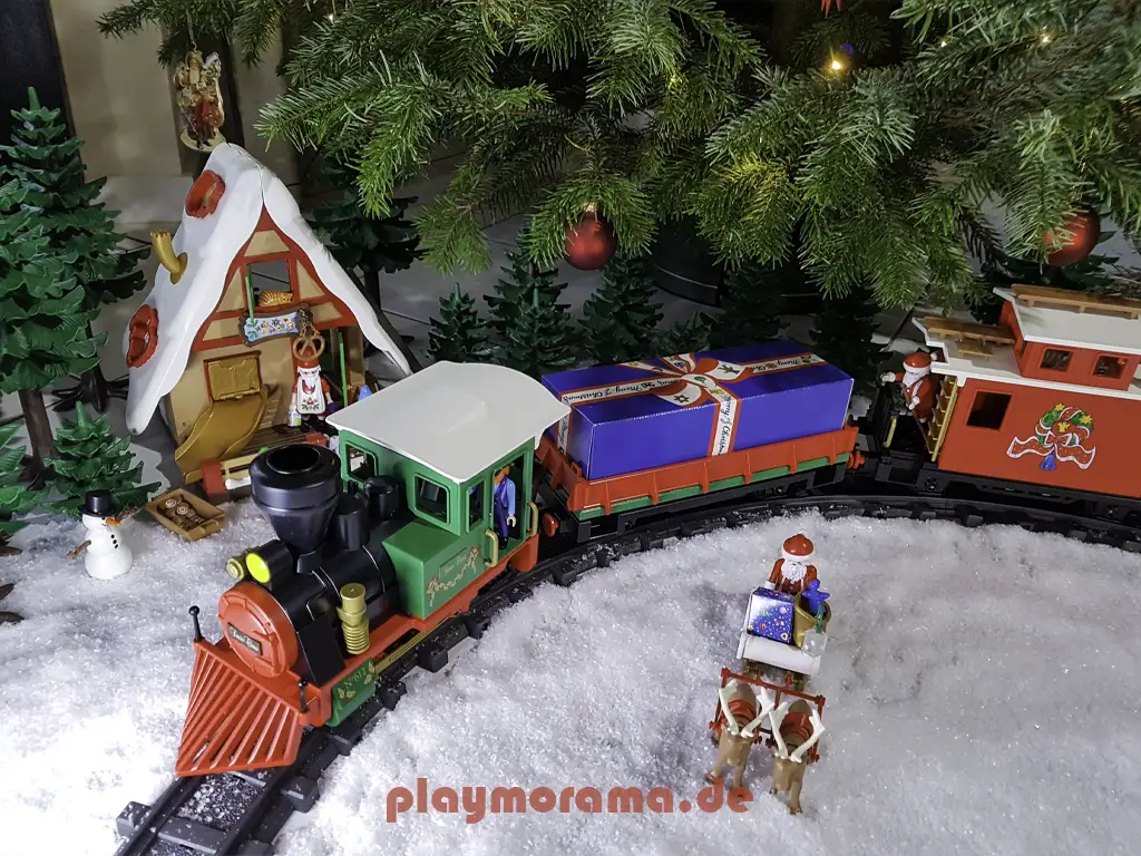 Playmobil Set 4035 Train Weihnachtszug mit zwei Waggons in festlichen Farben.