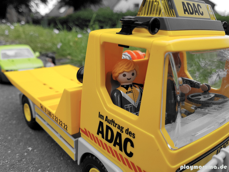 Der Playmobil ADAC Abschleppwagen trifft zeitnah ein