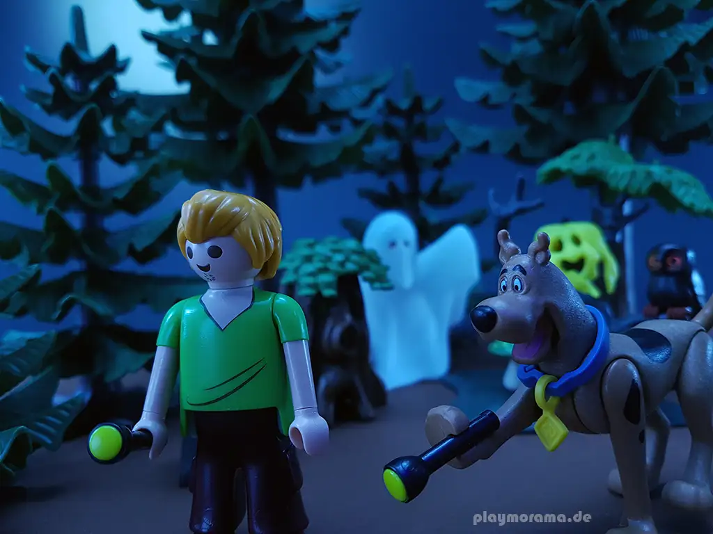 Scooby und Shaggy bei Nacht.