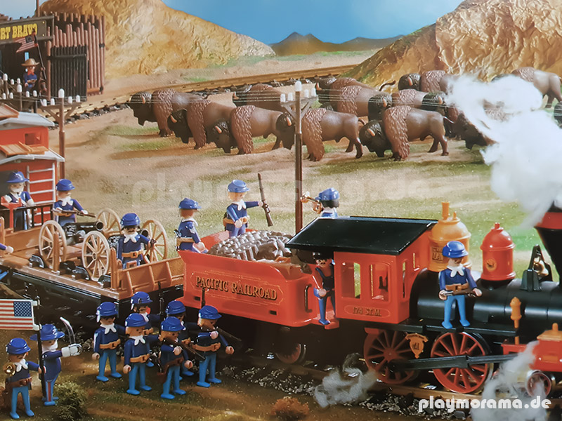 Steaming Mary im Western Diorama. Im Hintergrund ist eine Bison Herde zu sehen.