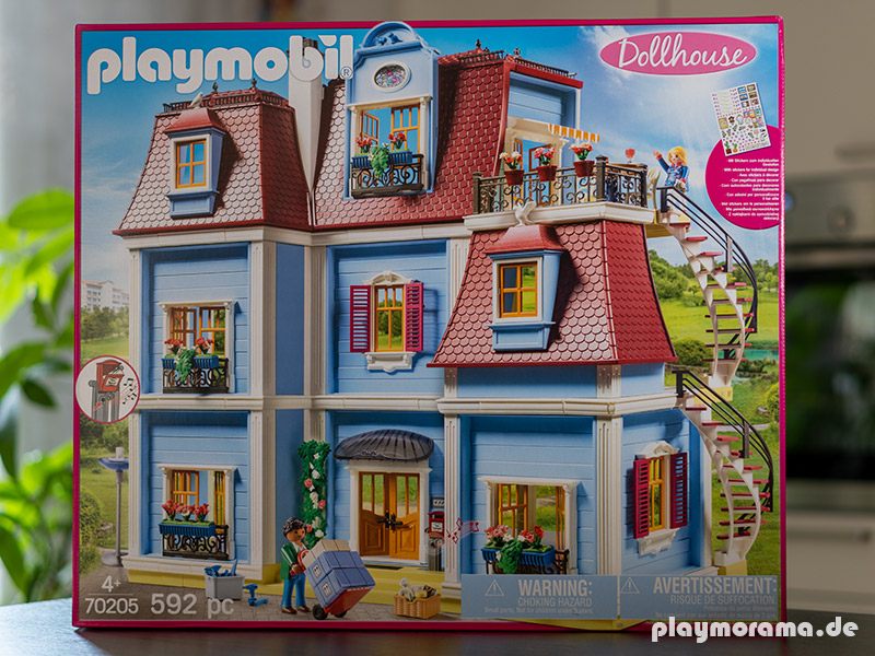 Der ungeöffnete Karton des Playmobil Sets "Mein großes Puppenhaus 70205" in unserer Küche