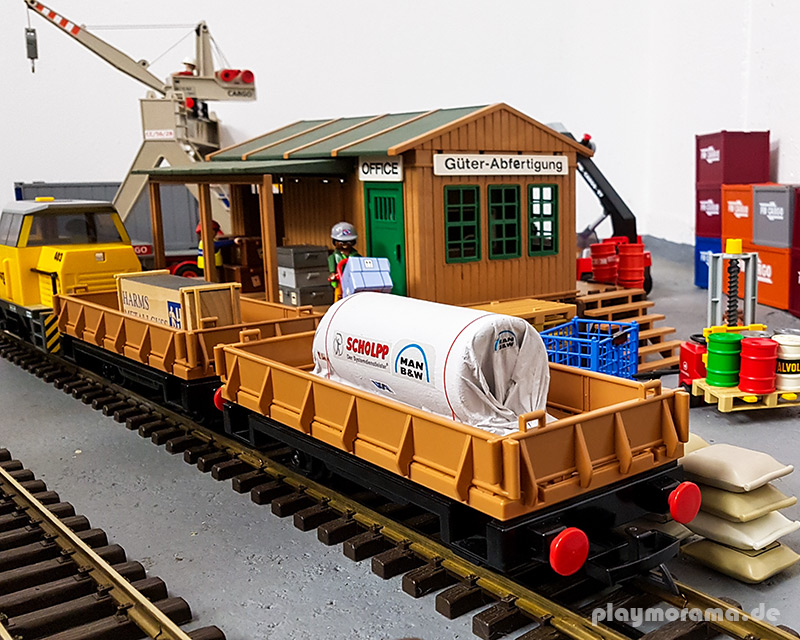 Playmobil Niederbordwagen an Laderampe der Güterabfertigung 4305-A
