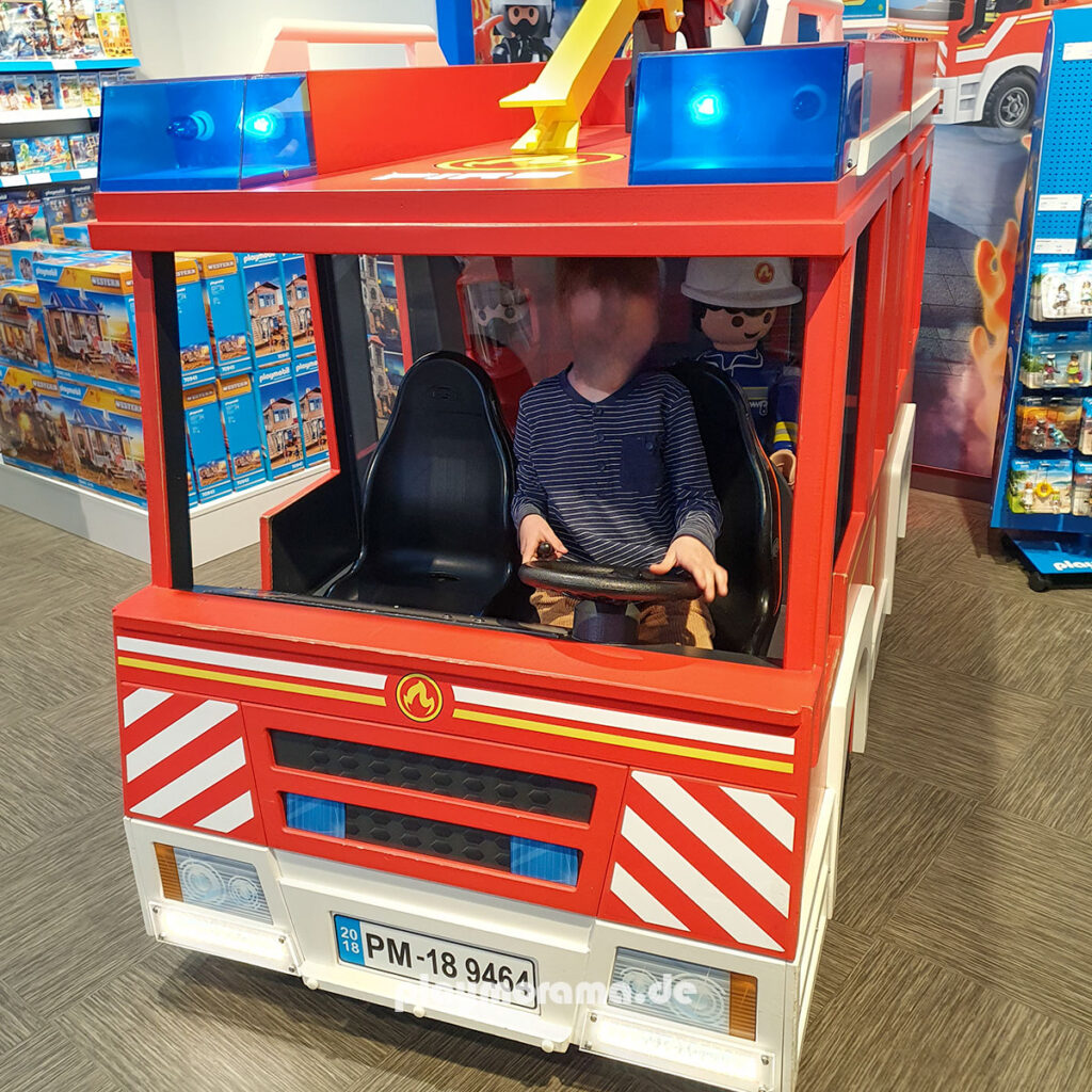 Spaß für die Kleinen: Ein Playmobil Feuerwehr-Auto zum einsteigen