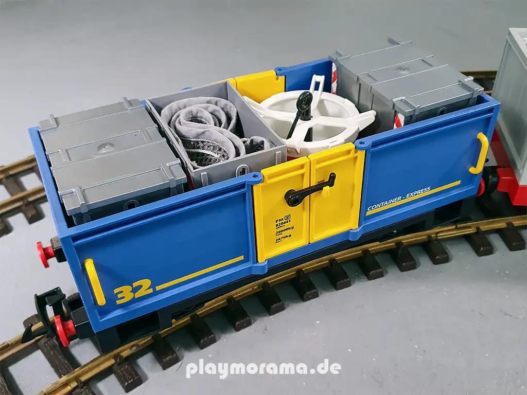 Offener Güterwagen (Hochbordwagen) 4114 in blau-gelb.