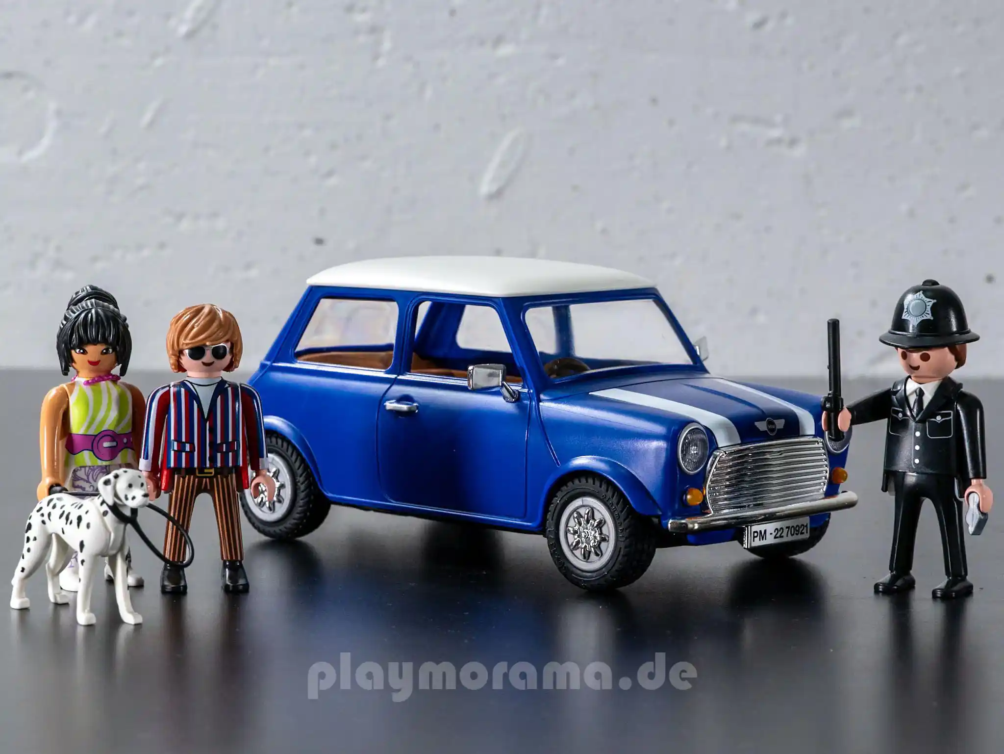 Blauer PLAYMOBIL Mini Cooper 70921 mit drei Figuren und Dalmatiner