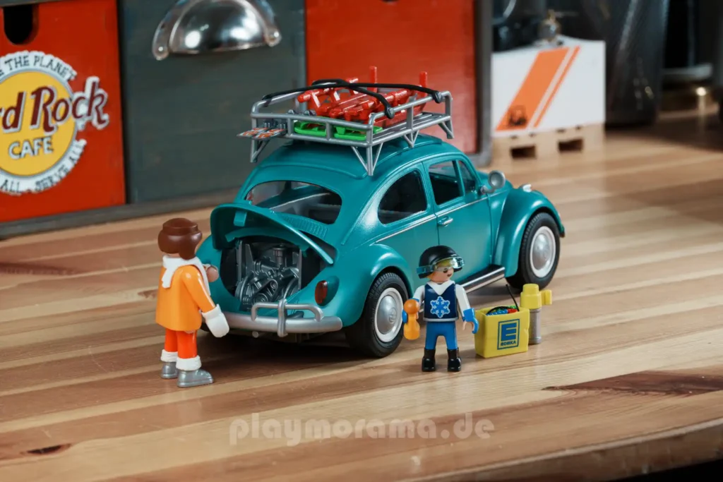 Auch in Türkis unverkennbar: der Motor im Kofferaum und die typische Form des Käfers.